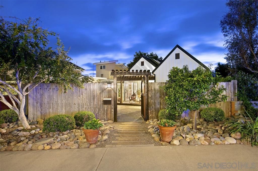 I have sold a property at 5520 Taft Ave in La Jolla
